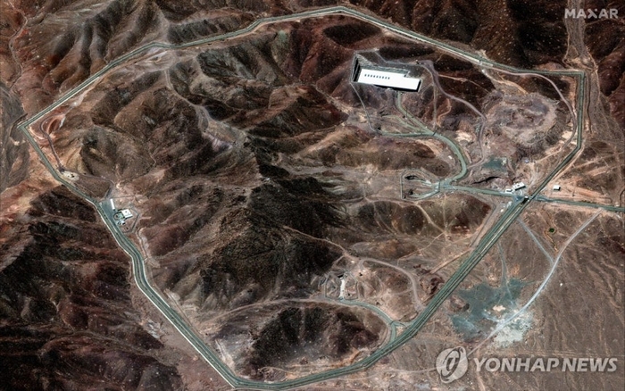 [매일경제] 美, 이란 핵시설 3곳 때렸다…벙커버스터 12개·토마호크 30여발로 폭격