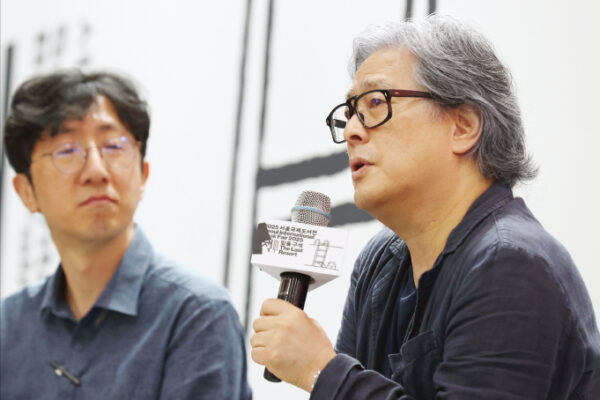 [한국경제] 독서광 박찬욱 감독 한강 소년이 온다 영화로 만들고파