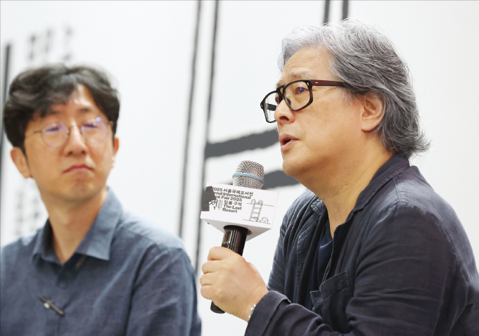 [한국경제] 독서광 박찬욱 감독 한강 소년이 온다 영화로 만들고파