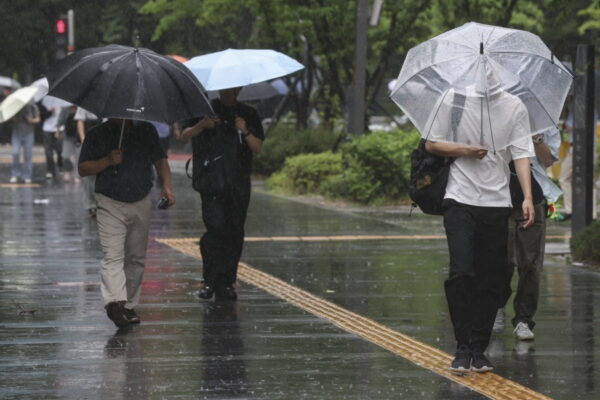 [한국경제] 곳곳에 장맛비…전국 20~60㎜ 비 내린다