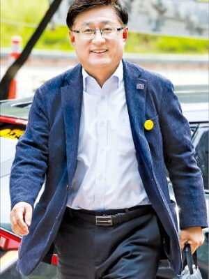 [한국경제] 신재생 기반으로 에너지 전환…원전은 보조