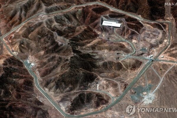 [매일경제] [속보] 트럼프 “美, 이란 핵 시설 3곳 성공적 공격”…B-2 폭격기 공습에 관여한듯