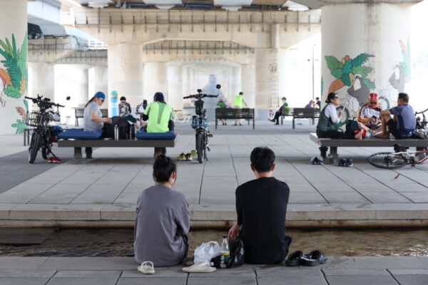 [한국경제] 덥다 더워 낮 기온 30도 넘어…일부 지역엔 빗방울