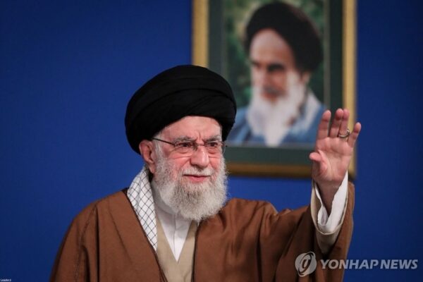 [매일경제] [속보] 이란 최고지도자 하메네이 “응징당할 것” 첫반응…미국 직접 거론은 안해