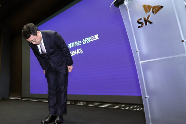 [뉴스] SK텔레콤 고객들 위약금 면제…중장기적으론 주주 이익에도 부합