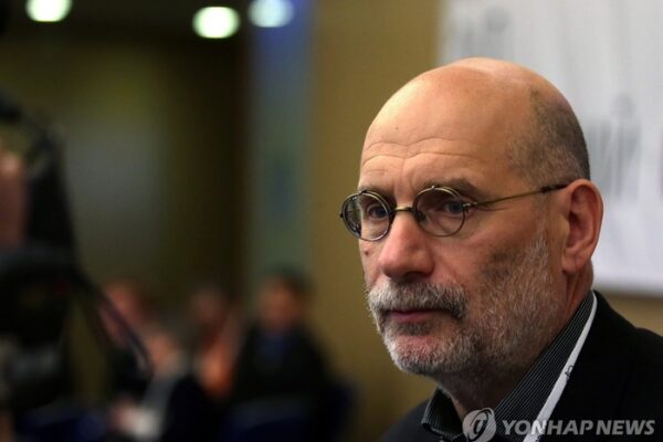 [뉴스] 장난 전화에 속아 본심 말했다 ‘날벼락’…징역 14년 선고 받은 러 인기작가