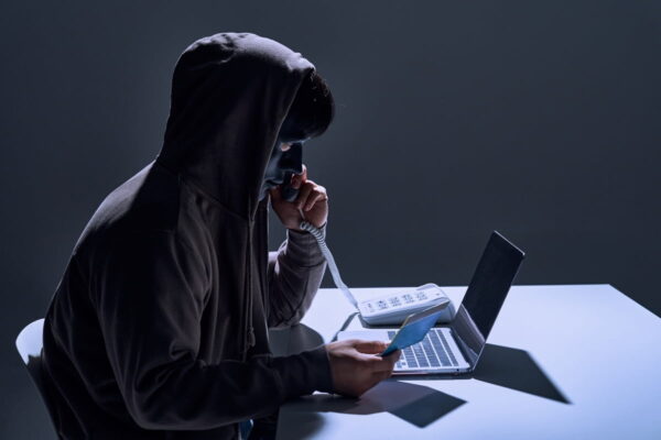 [뉴스] 700억 털릴 뻔…보이스피싱 범죄 막은 1등 공신 정체