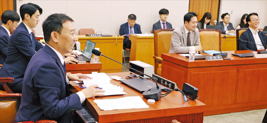 [뉴스] 끝내 묵살당한 경영계 호소…기업들 투기자본 먹잇감 전락