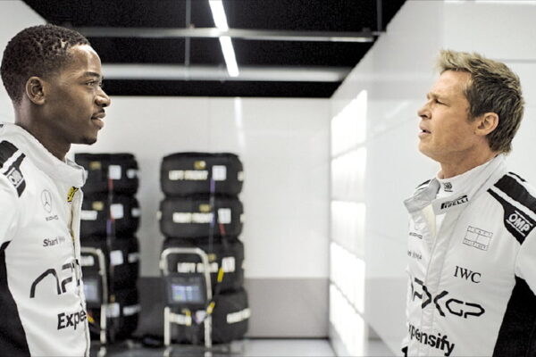 [뉴스] 역대급 명작 호평…F1더무비, 100만 관객 돌파 기염