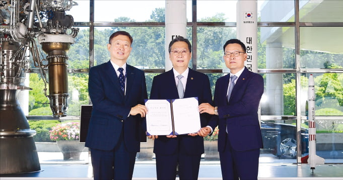 [뉴스] K스페이스 시대 연다…누리호 기술, 한화 이전