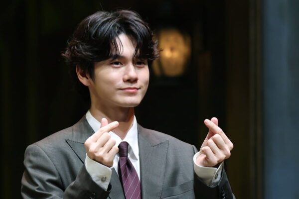 [뉴스] 옹성우 첫 드라마, 첫 연극 모두 김향기와 함께…연극 데뷔 무대