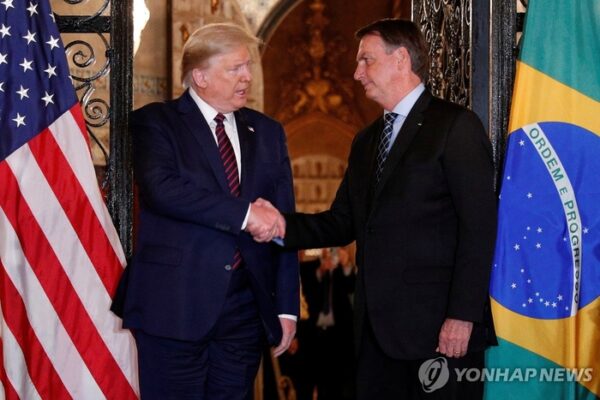 [뉴스] 트럼프 관세 폭탄 힘으로… ‘브라질 친우’ 보우소나루 구할까