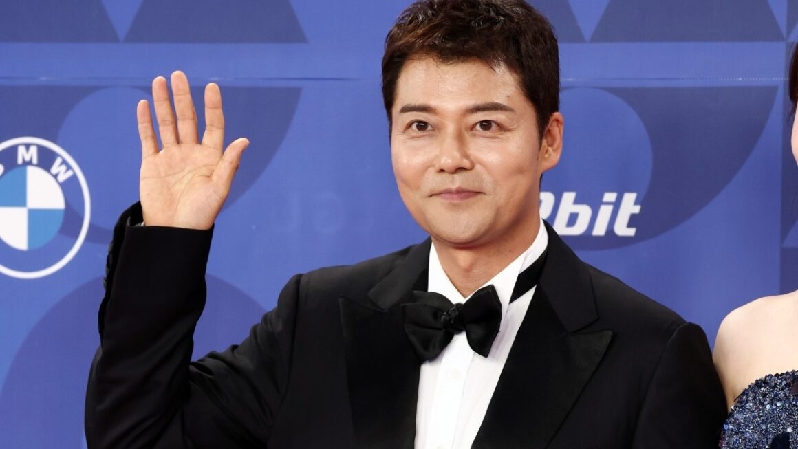 [뉴스] 이준영·이준혁 청룡 해프닝에…전현무 SNS 쑥대밭 왜?