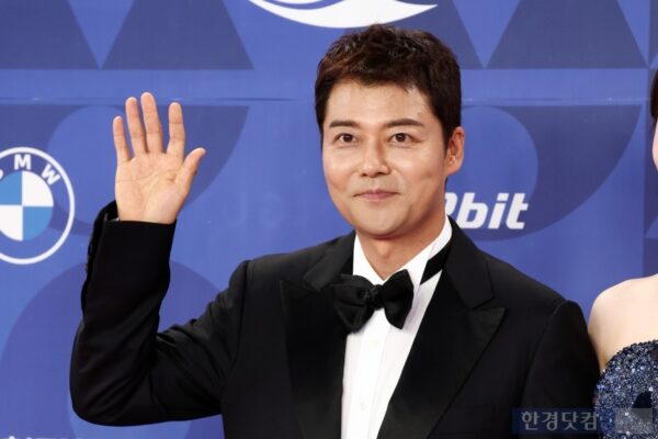 [뉴스] 이준영·이준혁 청룡 해프닝에…전현무 SNS 쑥대밭 왜?