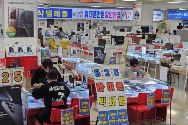 [뉴스] SKT 위약금 면제 마지막날…최신 아이폰까지 차비폰 대란