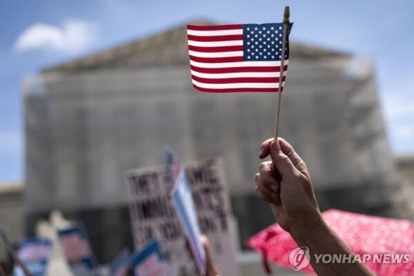 [뉴스] “미국에서 태어나면 미국시민”…출생시민권 금지 제동거는 지방법원