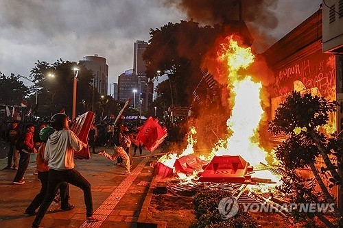 [뉴스] 인도네시아 전역 반정부 시위…프라보워 방중도 취소