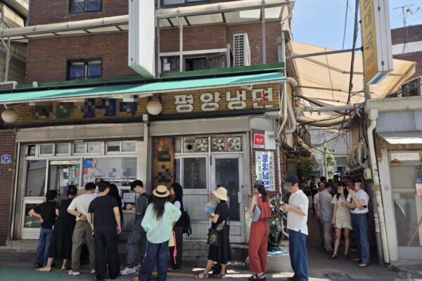 [뉴스] 한 그릇에 2만원인데…비싸도 좋아 폭염에도 줄섰다