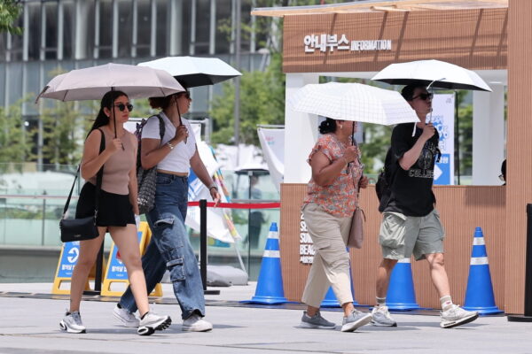 [뉴스] 한복 입고 궁궐 갔다가 기겁…한국 여행 필수 코스로 뜬 이곳