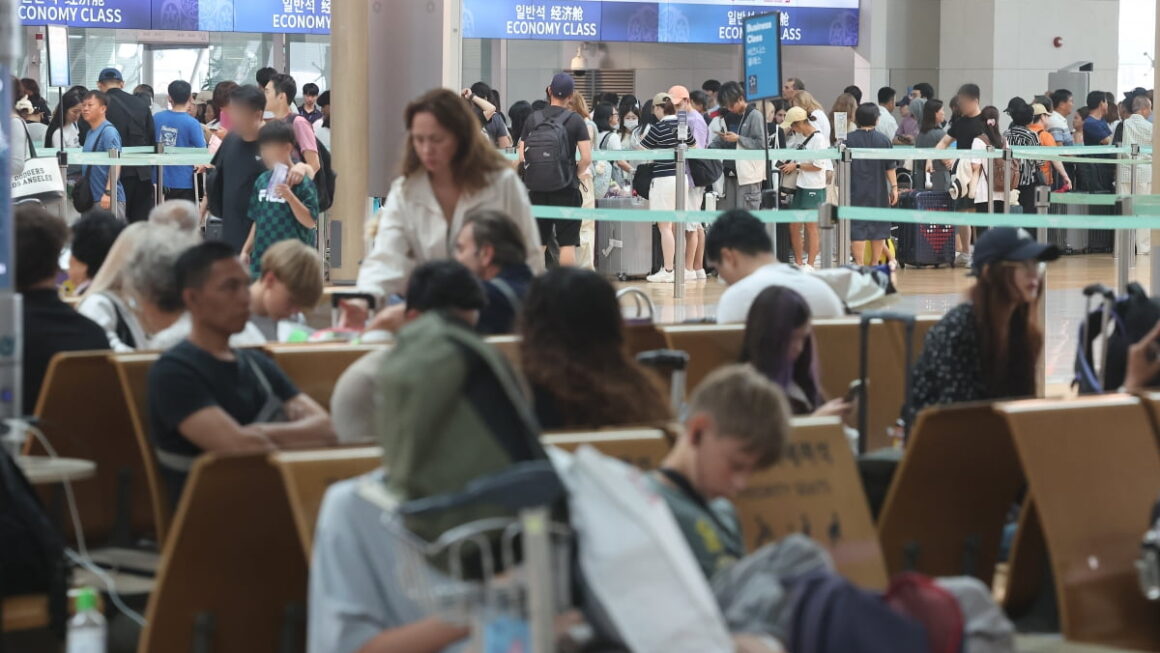 [뉴스] 국정위, 中 단체관광객 무비자 입국 허용 신속추진 과제 선정