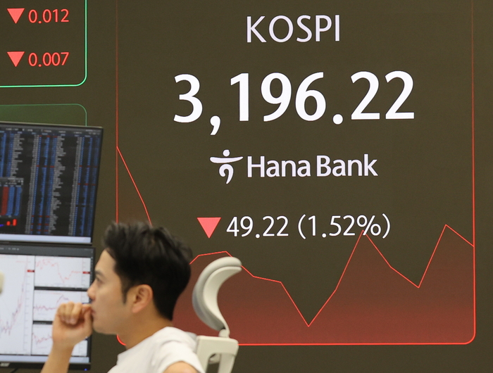 [뉴스] “기대했던 세제 개편안 실망”…외국인·기관 ‘쌍끌이 매도’에 3200선 붕괴
