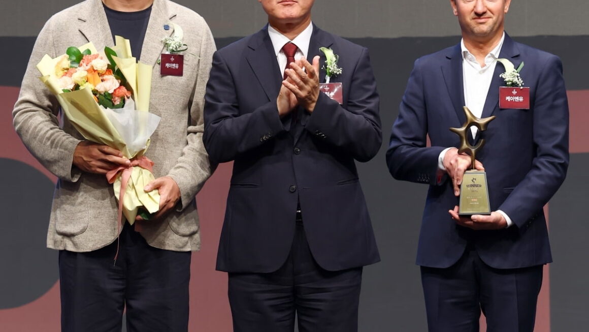 [뉴스] 라우쉬, 2025 올해의 브랜드 대상 두피케어 부문 수상