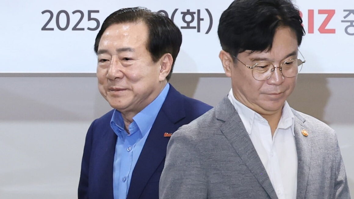 [뉴스] 중소기업인과 간담회 갖는 김영훈 고용노동부 장관
