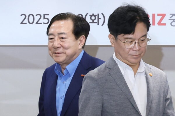 [뉴스] 중소기업인과 간담회 갖는 김영훈 고용노동부 장관