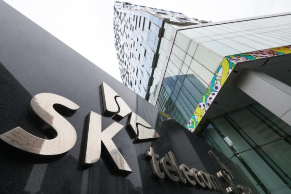 [뉴스] SKT 2분기 영업익 37.1%↓…AI 실적, 해킹 영향 상쇄