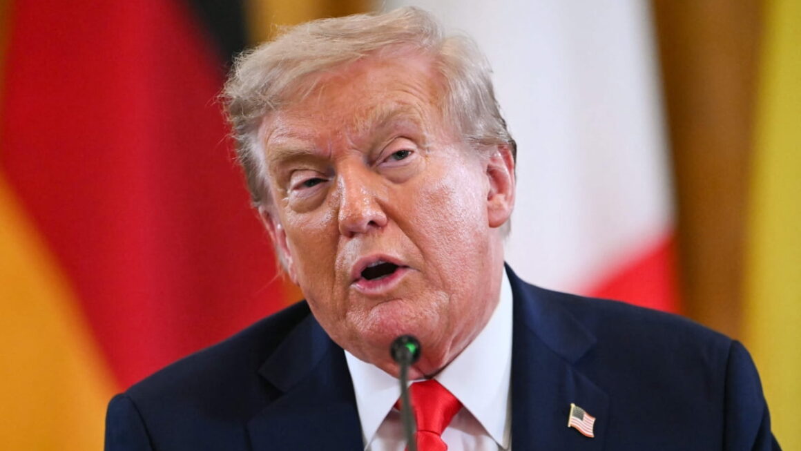 [뉴스] 인텔 영업사원 된 트럼프 美 대통령…회복 시동 삼성 파운드리엔 악재 [반도체 포커스]