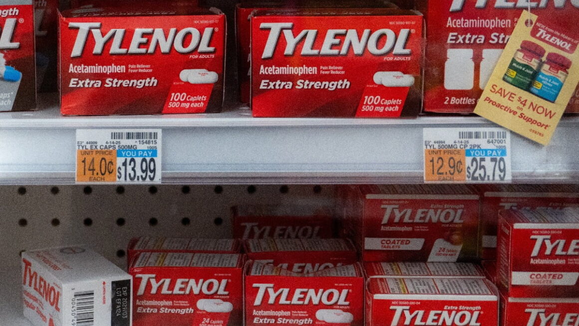 [뉴스] 트럼프 임신중 타이레놀 자폐 위험 통보할 것…근거부족 반박도