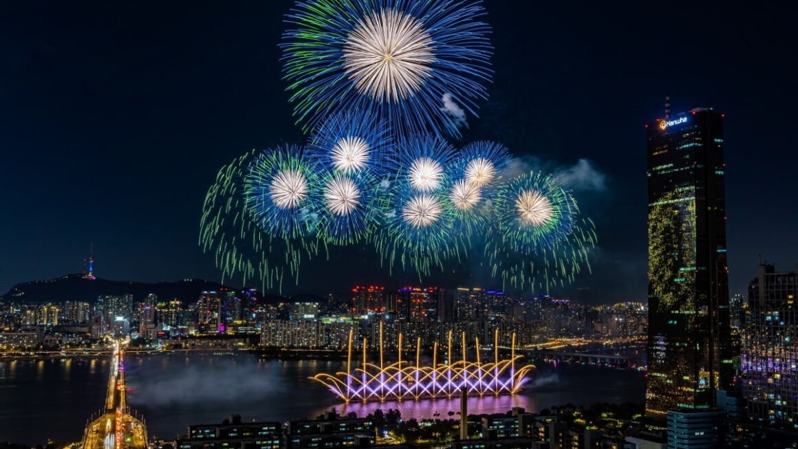 [뉴스] 1박 1300만원, 불꽃축제 특수 요금제 올해도 나왔다