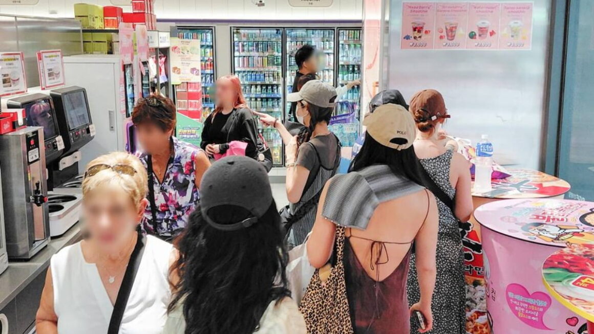 [뉴스] 통째로 들고 먹는 케데헌 김밥 나왔다…편의점 CU 출시