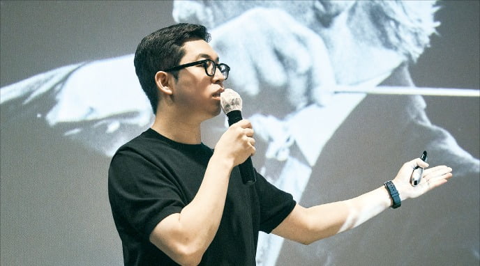[뉴스] 빈필과 지휘자 틸레만…올해 세계 클래식계 최강 조합