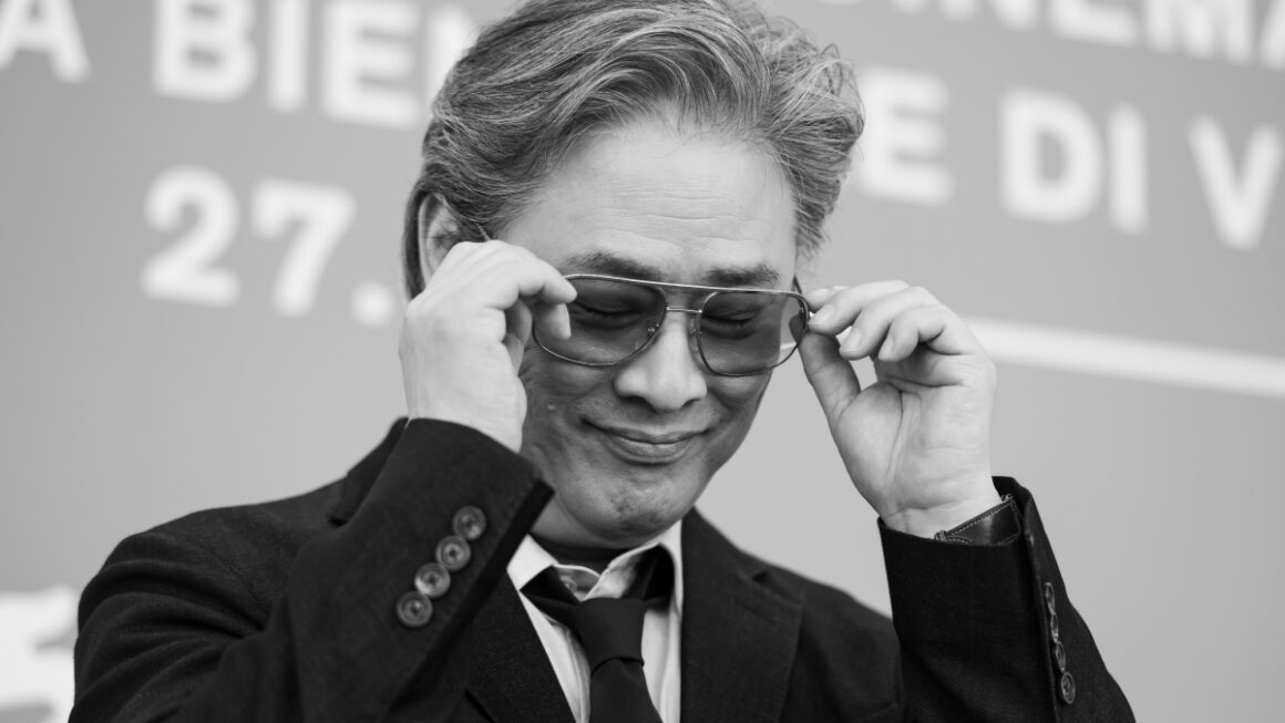 [뉴스] 박찬욱, 베니스 황금사자상 받을까? 일요일 새벽 1시 대공개