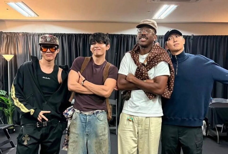 [뉴스] 美 유명 래퍼 극찬에 BTS 뷔까지 홀렸다…K-치킨 브랜드 뭐길래