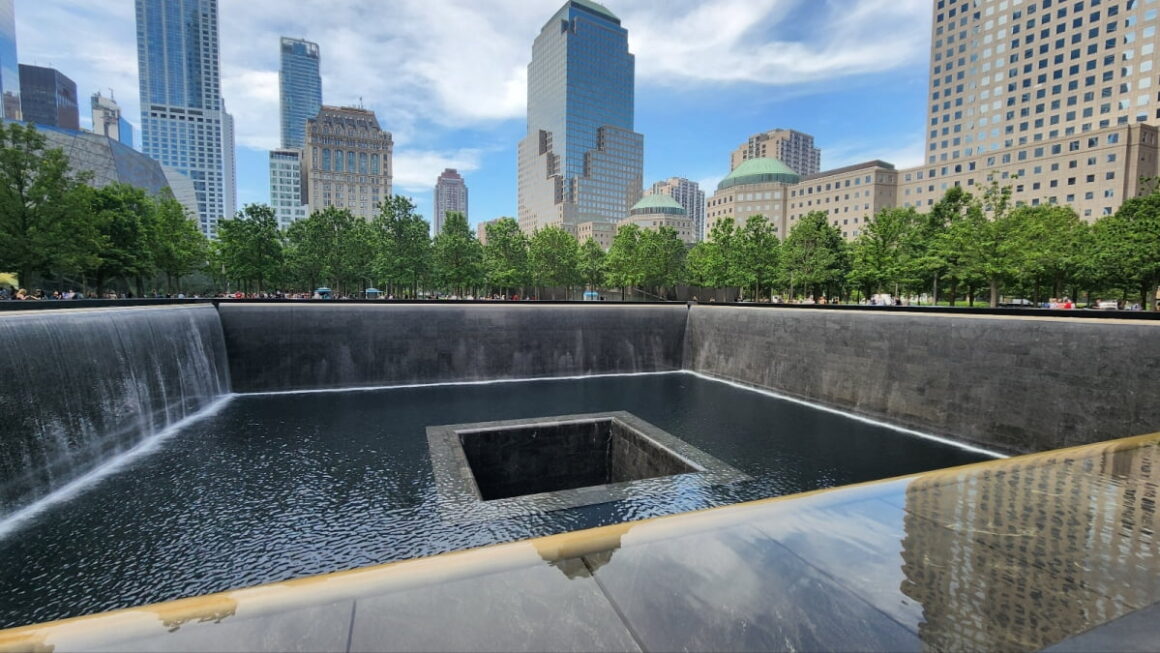 [뉴스] 그라운드 제로에 서서…지금, 사랑한다고 말해야 하는 이유