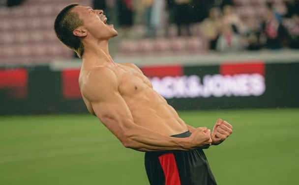 [뉴스] “미친짓 해야겠다”…상의 훌러덩 벗더니 포효한 조규성, 무슨일이