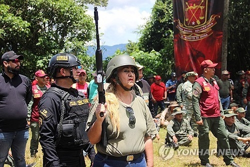 [뉴스] 베네수엘라, 트럼프에 맞불… 러시아산 전투기 띄우며 대규모 군사훈련