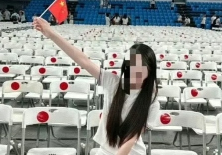 [뉴스] “딱 봐도 뭐가 잘못된지 알겠다”…‘일본 국기’ 의자 놓은 명문대, 중국 발칵