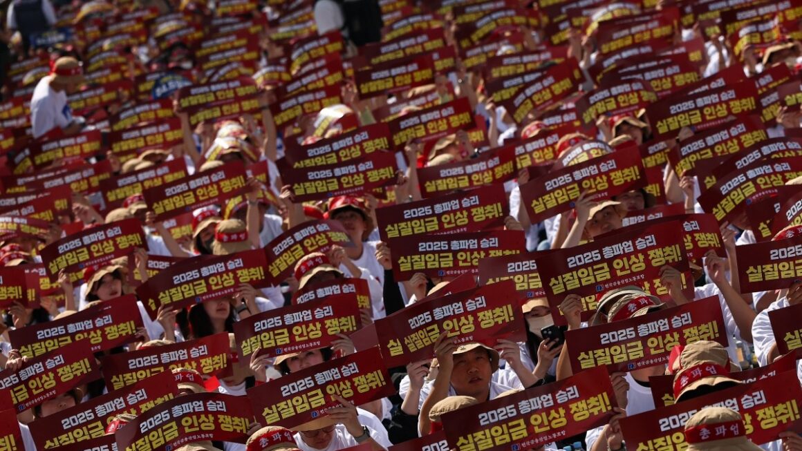 [뉴스] 억대 연봉 은행원, 붉은 머리띠 매고 광화문에 쏟아져 나온 까닭은