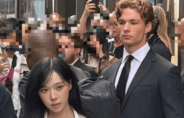 [뉴스] “사실 나는”…잘생겨서 난리난 ‘에스파 윈터’ 경호원의 정체