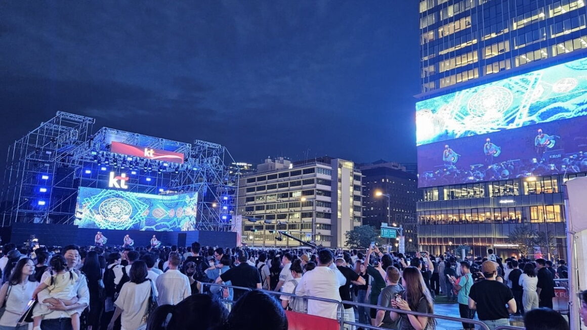 [뉴스] 한국판 타임스퀘어 뜬다…확 바뀐 KT 광화문사옥 가보니
