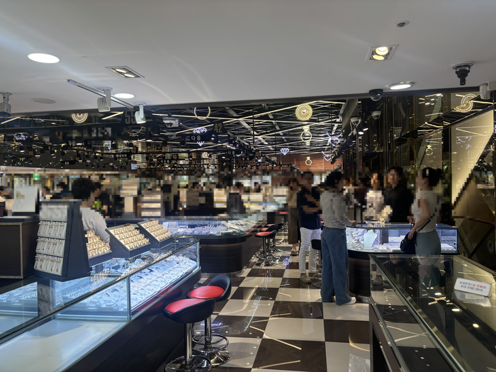 [뉴스] “비싸다고 할 거면 나가세요”…무섭게 올라도 손님 가득찬 상가의 정체는