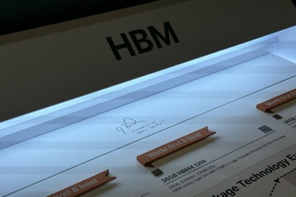 [뉴스] SK하이닉스, 엔비디아 납품만 남았다…세계 최초 HBM4 양산체계 구축