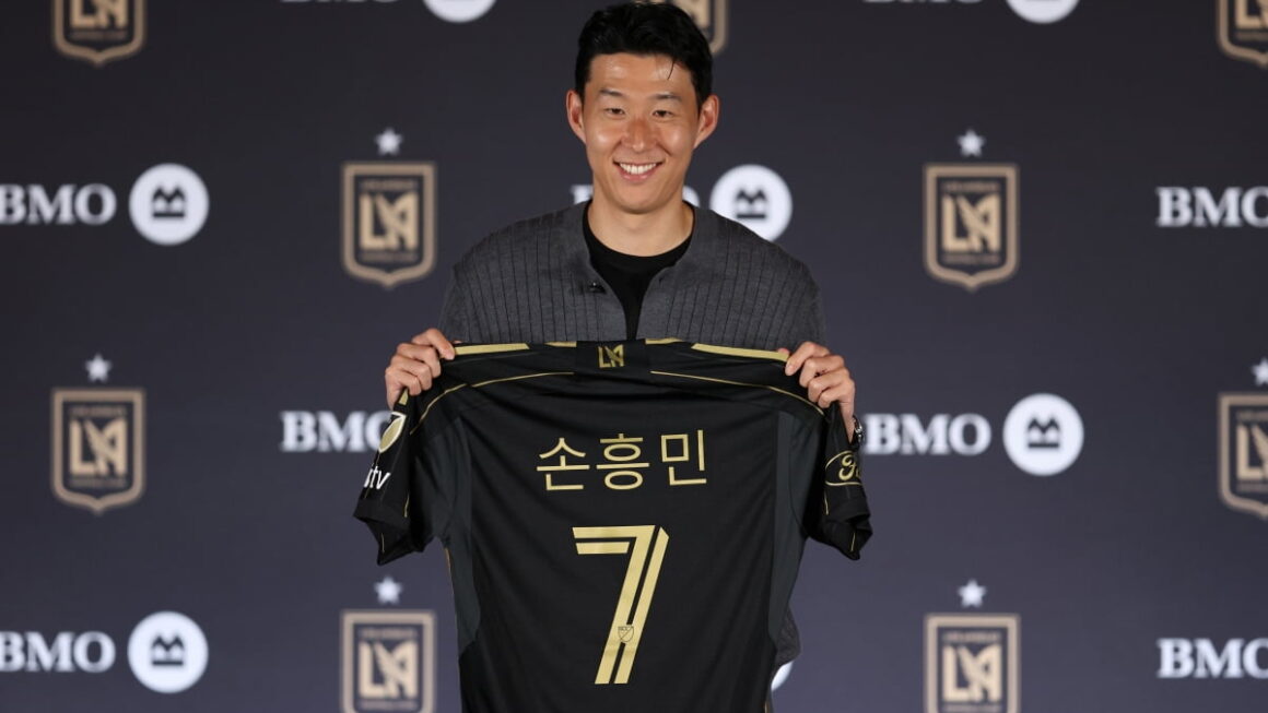 [뉴스] 오타니 찍어야 해…손흥민도 푹 빠진 신상폰