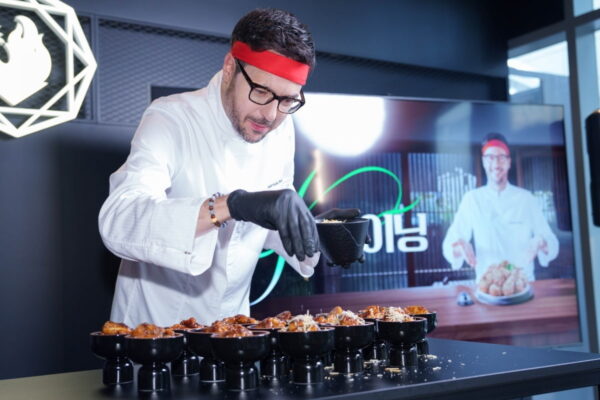 [뉴스] 젠슨 황도 찾더니…미슐랭셰프가 만든 한식맛 K치킨 나왔다