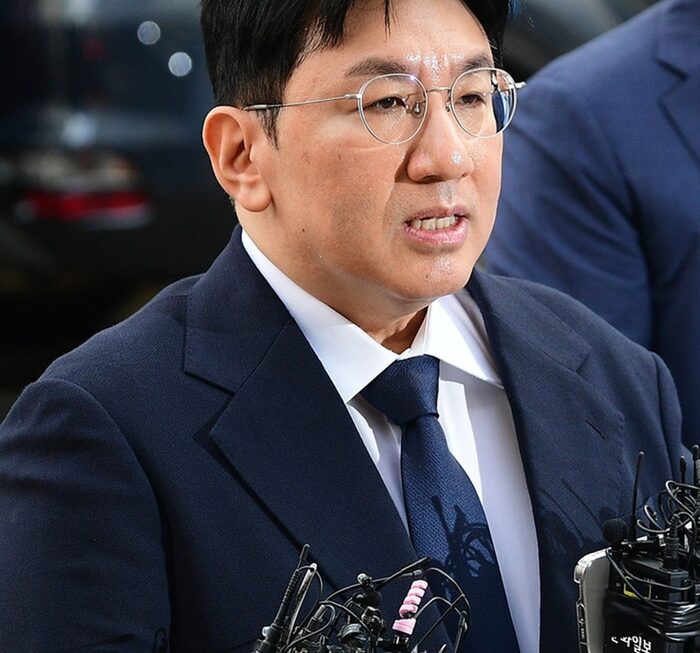 [뉴스] 하이브 방시혁 부당이득 혐의액 ‘뚝’ 떨어진 이유가…‘세전→세후’ 아니었네