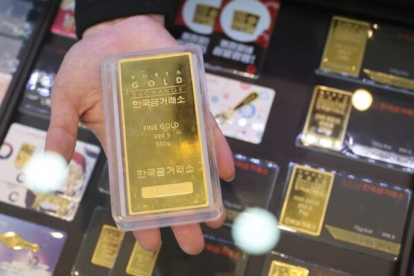 [뉴스] 현금으로 하면 싸게 줄게…금값 치솟자 나타난 일