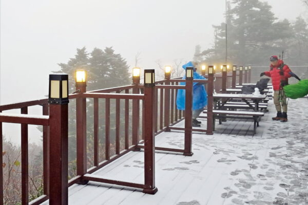 [뉴스] 전국이 쌀쌀 설악산 첫 눈